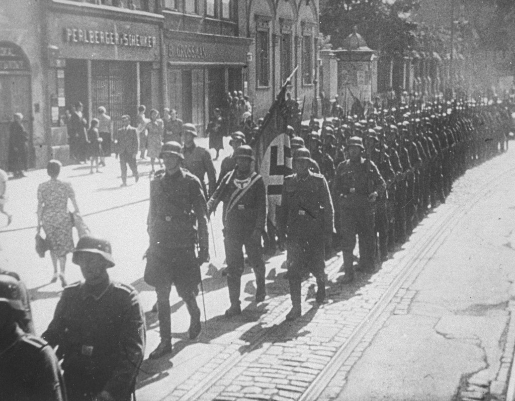 Invading German troops enter the town of Lodz. Poland, September 8, 1939. [LCID: 70043]