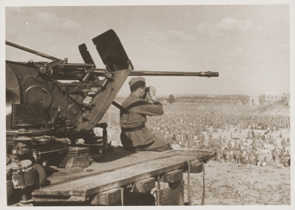 A German soldier guards Soviet prisoners of war at the Uman camp in the Ukraine.