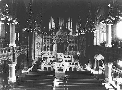 An interior view of the Sephardic synagogue on Luetzowstrasse. [LCID: 55556]