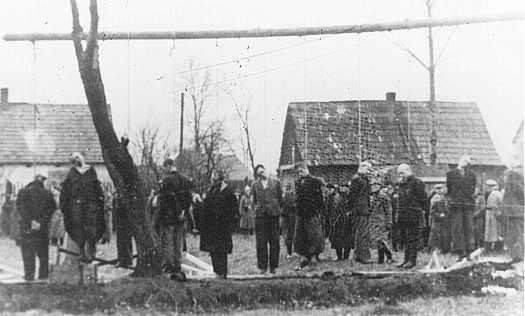 Polish citizens hanged by the Nazis in Sosnowiec. [LCID: 44350]