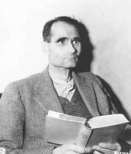 <p>Defendant Rudolf Hess in his prison cell. November 24, 1945.</p>