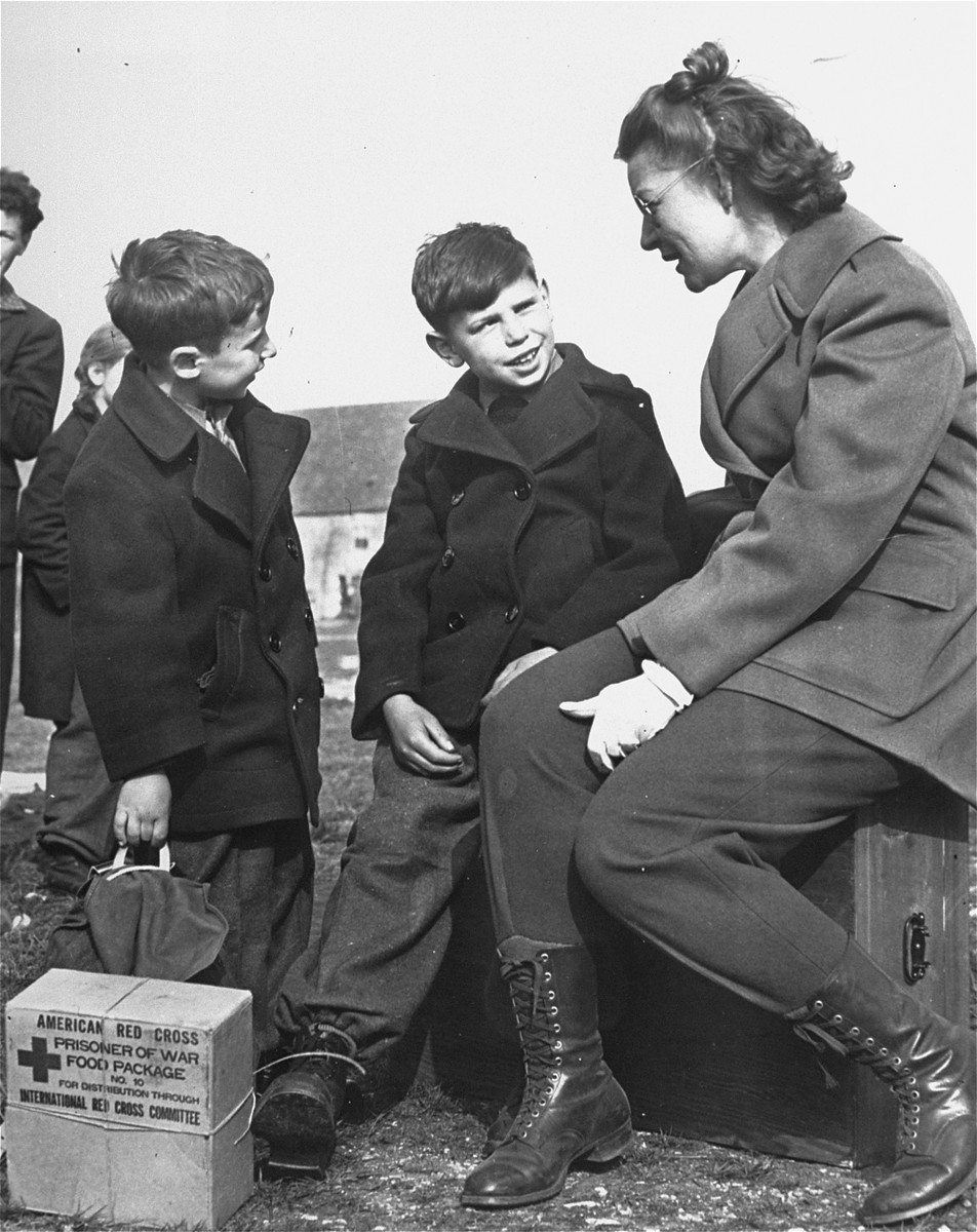 Jewish refugee children from Budapest talk to a worker from the United Nations Relief and Rehabilitation Administration. [LCID: 68068]