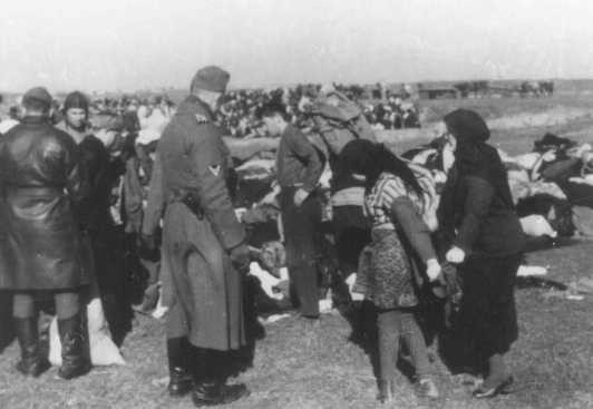 Ukrainian Jews who were forced to undress before they were massacred by Einsatzgruppe detachments. [LCID: 83022]