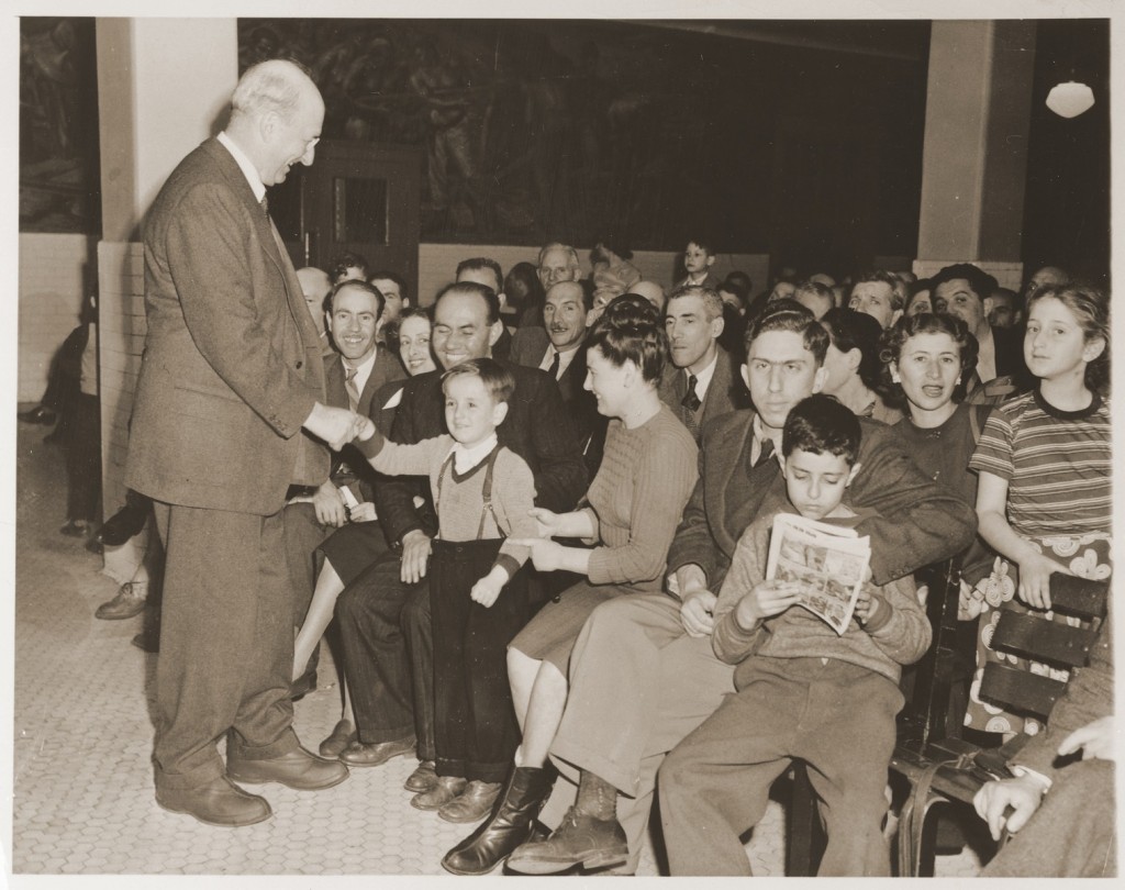 Henry Morgenthau, Jr., greets Jewish refugees en route from Shanghai to Israel. [LCID: 87627]