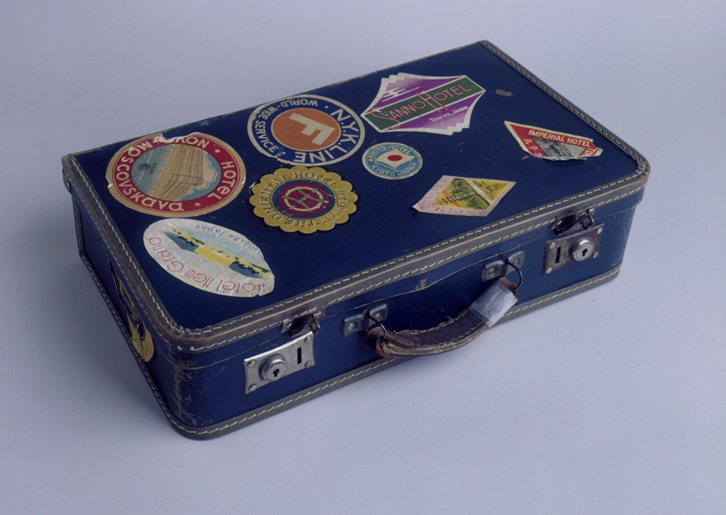 Refugee's suitcase [LCID: 2000vkr6]