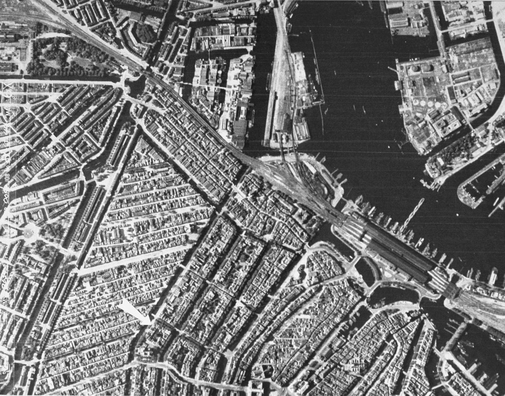 An aerial view of Amsterdam during the German occupation. [LCID: 04401]