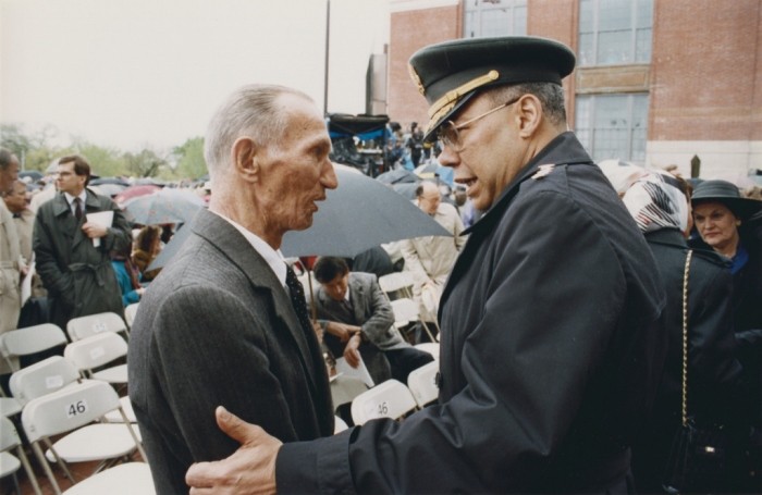 Jan Karski and General Colin Powell meet during the opening ceremonies of the US Holocaust Memorial Museum. [LCID: 1130870]