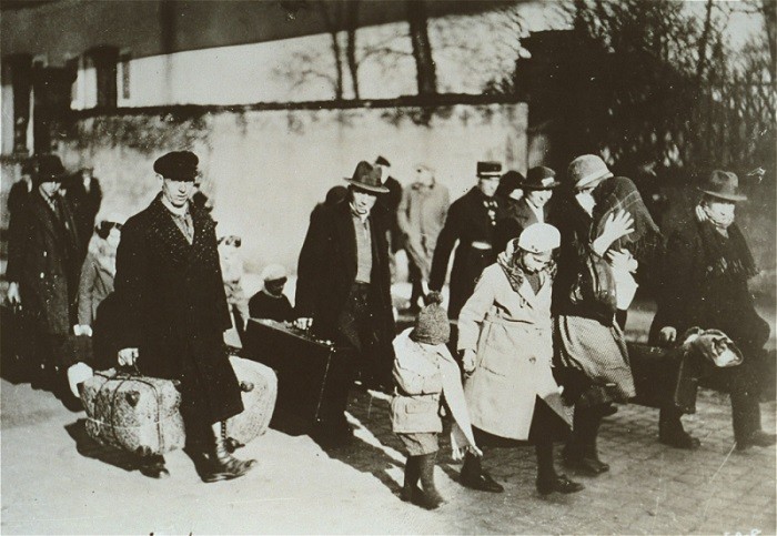 Arrival of Jewish refugees from Germany. The Joint Distribution Committee (JDC) helped Jews leave Germany after the Nazi rise to power.