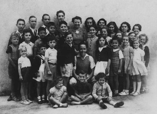<p>A dél-franciaországi Le Chambon-sur-Lignonban rejtegetett gyermekek csoportja. Le Chambon-sur-Lignon, Franciaország, 1942. augusztus.</p>