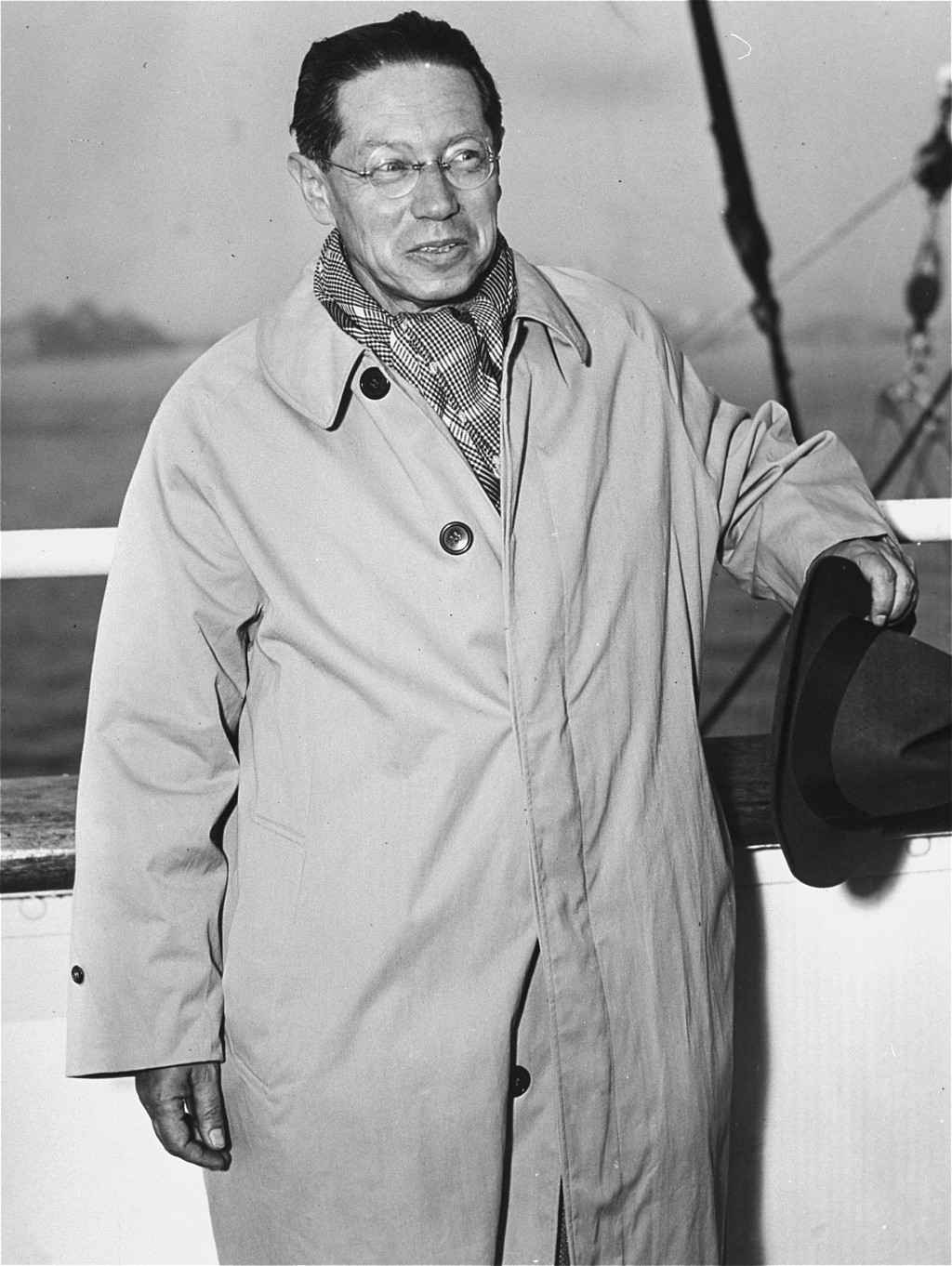 Lion Feuchtwanger aboard the ship Excalibur, arriving in New York. United States, October 1940.