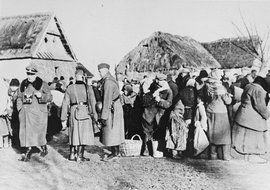 German soldiers expel Polish inhabitants from the Zamosc area.
