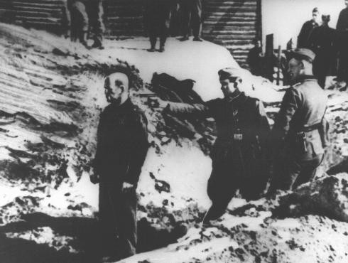  The execution of civilians in Preili by members of the German Einsatzgruppen. [LCID: 79182]