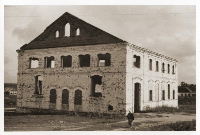 Resistance plans and escape from the Mir ghetto | Holocaust