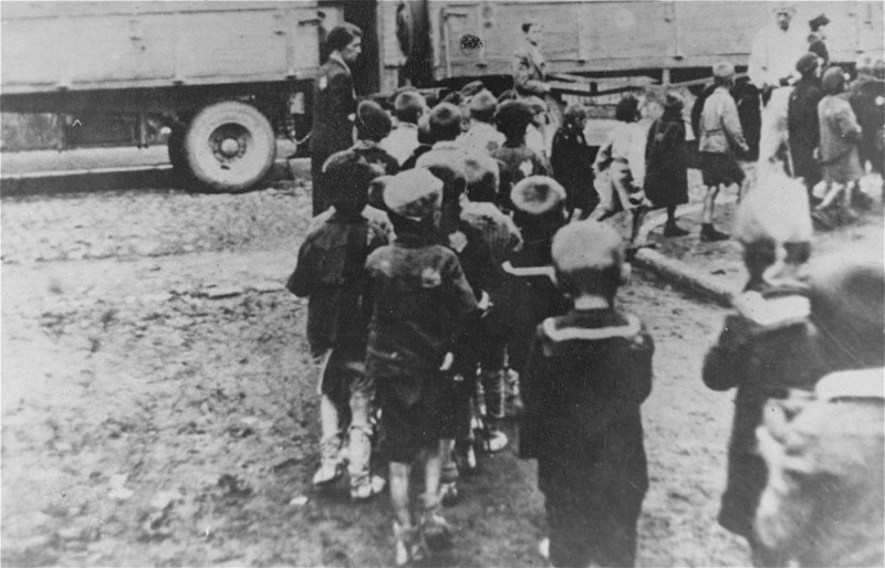 Deportation of Jewish children from the Lodz ghetto, Poland, during the "Gehsperre" Aktion, September 1942. [LCID: 50365]