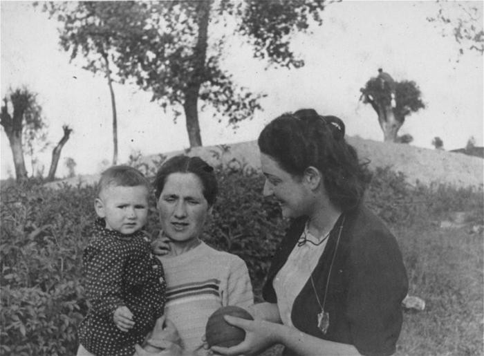 Sabina Weinstock (right) with her aunt Hinda Eidenberg (center) and Hinda's child (left)—Hinda and her child later perished in the Trawniki camp