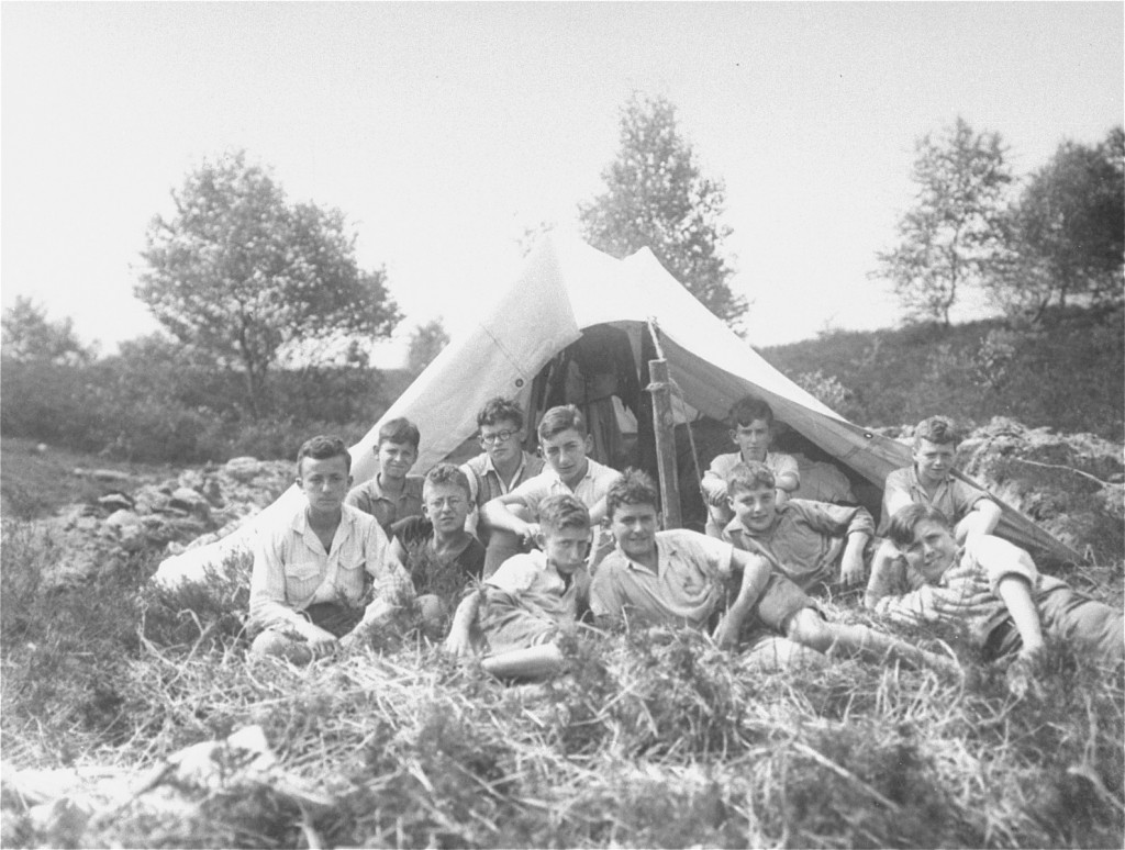 The Reich Union of Jewish Frontline Soldiers organized summer camps and sports activities for Jewish children. [LCID: 00950]