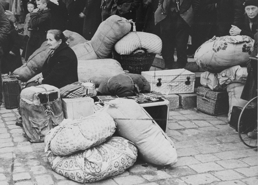 Refugees from the Sudetenland, following its annexation by Germany, arrive in Prague. [LCID: 87887]