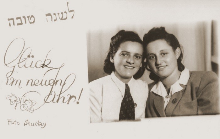 A Jewish New Year greeting card from Hela Brett, the donor's friend. [LCID: 34387]