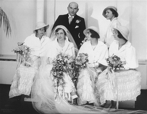 Portrait of Hilde and Gerrit Verdoner, with four bridesmaids, on their wedding day. [LCID: 02769]