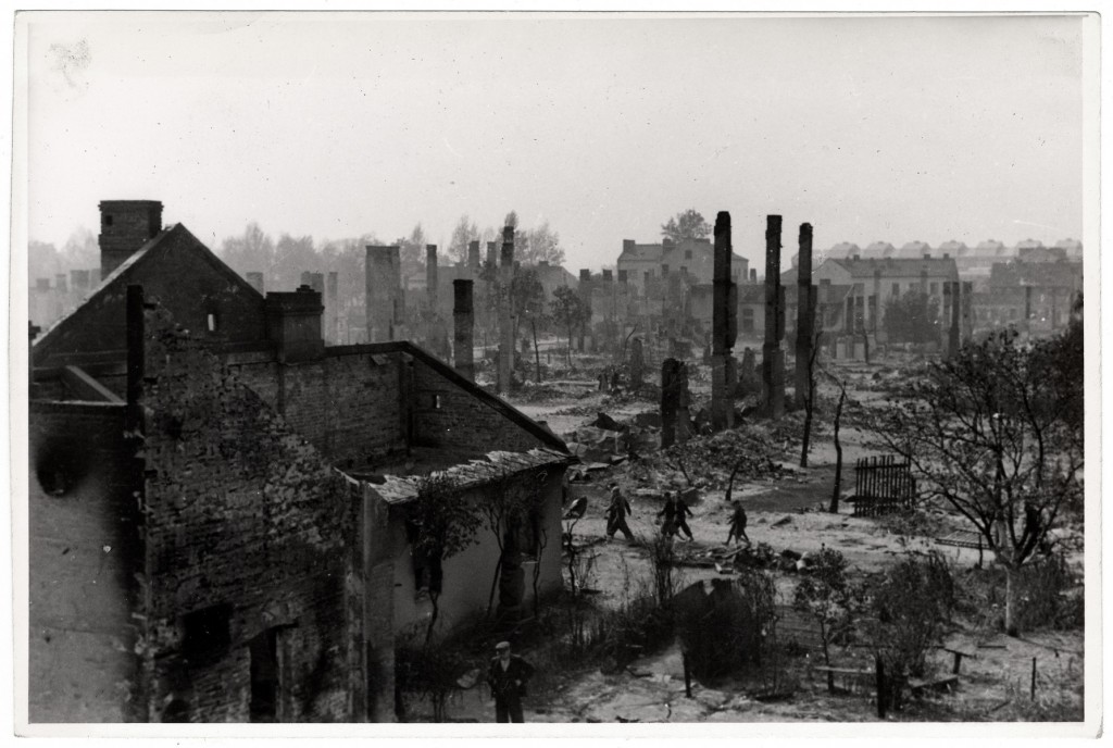 Poles walk among the ruins of besieged Warsaw.
This photograph documenting war destruction was taken by Julien Bryan (1899-1974), a documentary filmmaker who filmed and photographed the everyday life and culture of individuals and communities in various countries around the globe.