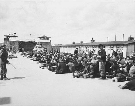 Survivants du camp de concentration de Mauthausen après sa libération par les troupes américaines. [LCID: 10253]