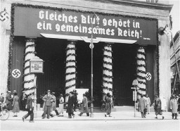  The Loos Haus building in Vienna decorated with signs encouraging Austrian incorporation into greater Germany. [LCID: 64403]
