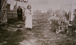 Juives détenues au camp de Gurs. Gurs, France, vers 1943.