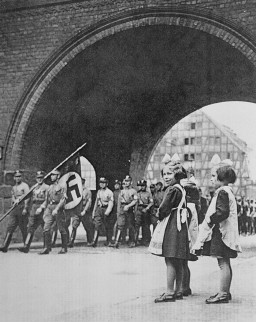 Members of the SA enter Danzig in 1939. [LCID: 69000]