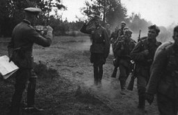 Deutsche Infanterie während des Angriffs auf die Sowjetunion 1941.