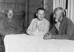 Social Democratic political prisoners in the Duerrgoy concentration camp near Breslau. [LCID: 05130]