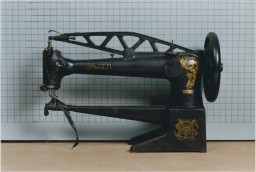 Singer sewing machine from the Lodz ghetto [LCID: 1998k8fo]
