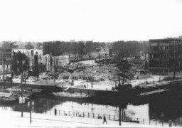 Vista de Roterdã após o bombardeio alemão de maio de 1940