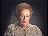 Barbara naquit dans la province d'Arad, au nord de la Transylvanie, en Roumanie. Elle alla à l'école jusqu'à ce que l'armée hongroise occupe la région en 1940 et il lui fut ensuite interdit de s'y rendre. Dès le début de l'occupation de la Hongrie en 1944, la discrimination à l'encontre des Juifs s'intensifia. Barbara et sa famille furent conduits dans le ghetto d'Oradea. Elle travailla à l'hôpital du ghetto jusqu'à sa déportation à Auschwitz. Là-bas, elle travaillait aux cuisines et recevait la nourriture. Elle fut déportée dans un autre camp puis engagée de force dans une marche vers la mort. Vers la fin de la guerre, la Croix Rouge sauva Barbara. Elle revint à Arad après la Seconde Guerre Mondiale et travailla comme biochimiste.