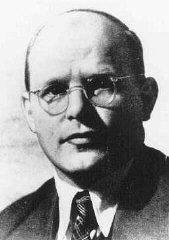 9 Nisan 1945'te Flossenbürg toplama kampında infaz edilen Alman Protestan teolog Dietrich Bonhoeffer.