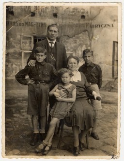 Portrait of the Shiber family in Lwów, Poland, 1935