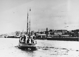 Jewish refugees being rescued aboard a Danish fishing boat bound for Sweden. [LCID: 62182]