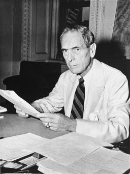 Breckinridge Long (1881-1958), Secretario Adjunto del Estado de los Estados Unidos a cargo de inmigración y refugiados durante el ...