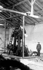 Construction de l’usine d’armements d’Oscar Schindler à Brünnlitz. Tchécoslovaquie, octobre 1944.