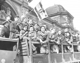 Jewish refugee children gather in the US zone of occupation in Germany, en route to Palestine. [LCID: 76616]