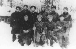 Partisans juifs dans la région de Polésie. Pologne, 1943.