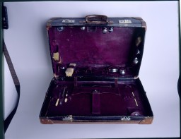 Suitcase belonging to a Polish-Jewish refugee