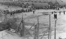 Dernier groupe de réfugiés juifs européens quittant un camp de détention britannique pour Israël. Chypre, 10 février 1949.