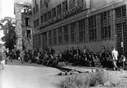 Chegada de sobreviventes judeus poloneses em Viena após a Guerra