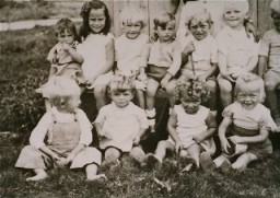 Jeunes enfants au camp de Gurs. Gurs, France, vers 1943.