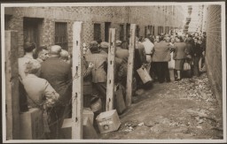 Jewish refugees line up to receive food provided by the American Jewish Joint Distribution Committee (JDC) after the war. [LCID: 71622]