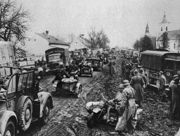 SS troops advance during the invasion of Greece. The invasion of the Balkans began in April 1941. [LCID: 20390]