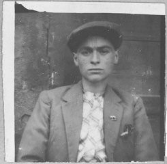 Portrait of Solomon Kalderon, son of Bohor Kalderon. He was a tailor and lived at Karagoryeva 67 in Bitola.
This photograph was one of the individual and family portraits of members of the Jewish community of Bitola, Macedonia, used by Bulgarian occupation authorities to register the Jewish population prior to its deportation in March 1943.