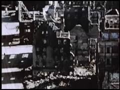 Al finalizar la Segunda Guerra Mundial, más de tres cuartos de la ciudad alemana de Núremberg quedó reducida a escombros. Esta secuencia a color filmada por el cuerpo de aviación del ejército estadounidense muestra algunos de los destrozos de la guerra en Núremberg, sede de mítines masivos y fastuosos del partido nazi en los años veinte y treinta.