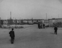 Vue du camp de personnes déplacées de Zeilsheim. Zeilsheim, Allemagne, 1945.