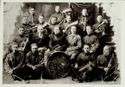 Members of Eyshishok's fire department orchestra, which included both Jewish and Polish musicians. An orchestra pit was built in the community’s firehouse during World War I (1914–1918). Located in the market square, the firehouse also held theater performances. Date uncertain. 